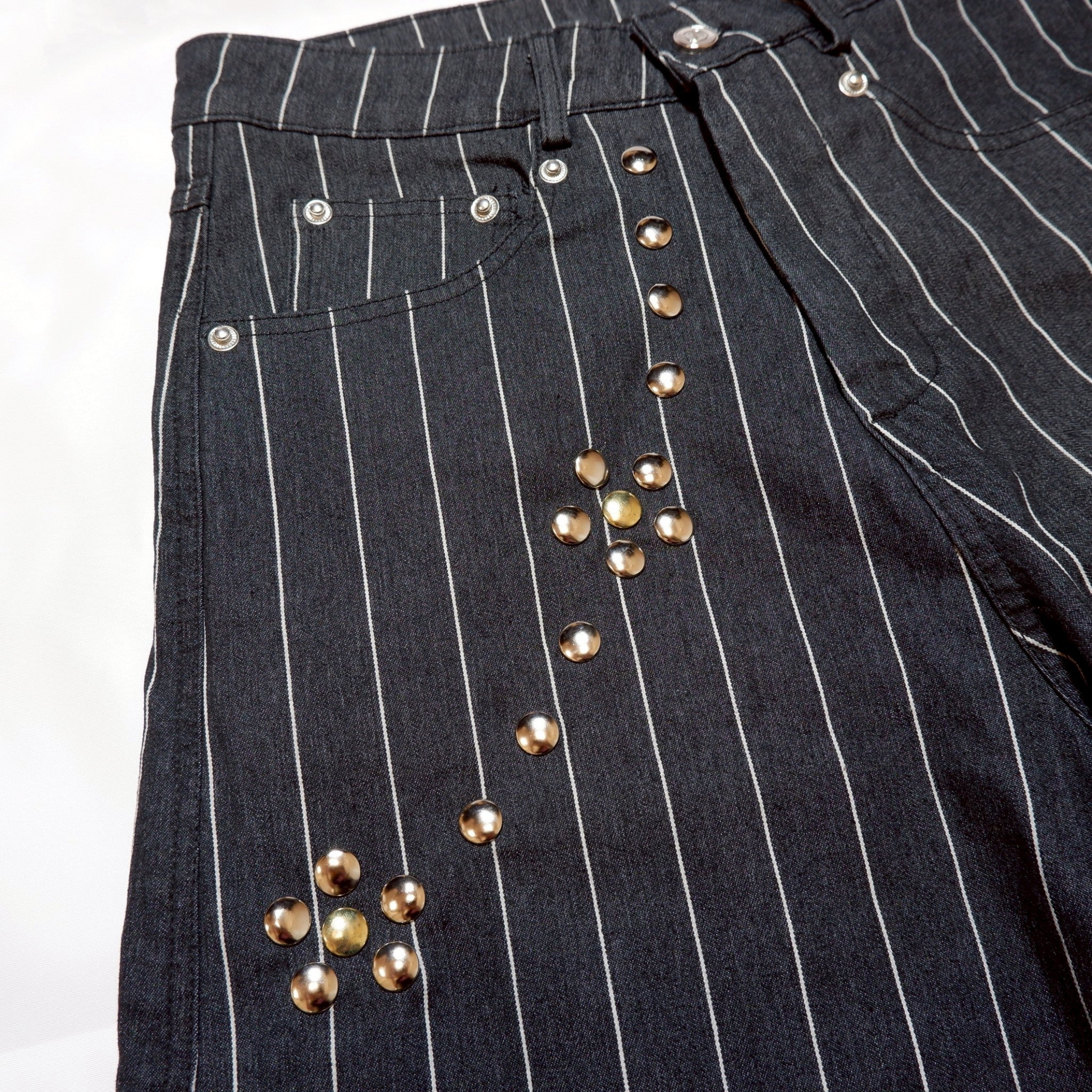FLOWER STUDS STRIPE DENIM PANTS